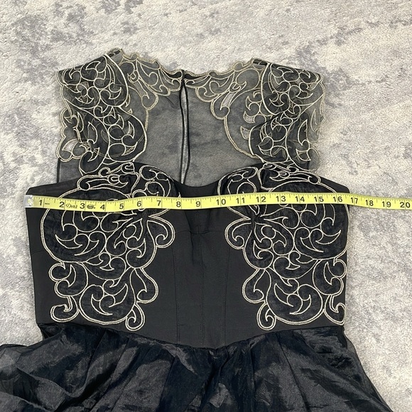 Karen Millen Baroque Embroidered Swirl Mini Fit Flare Party Dress Black Gold 8 - Picture 11 of 16